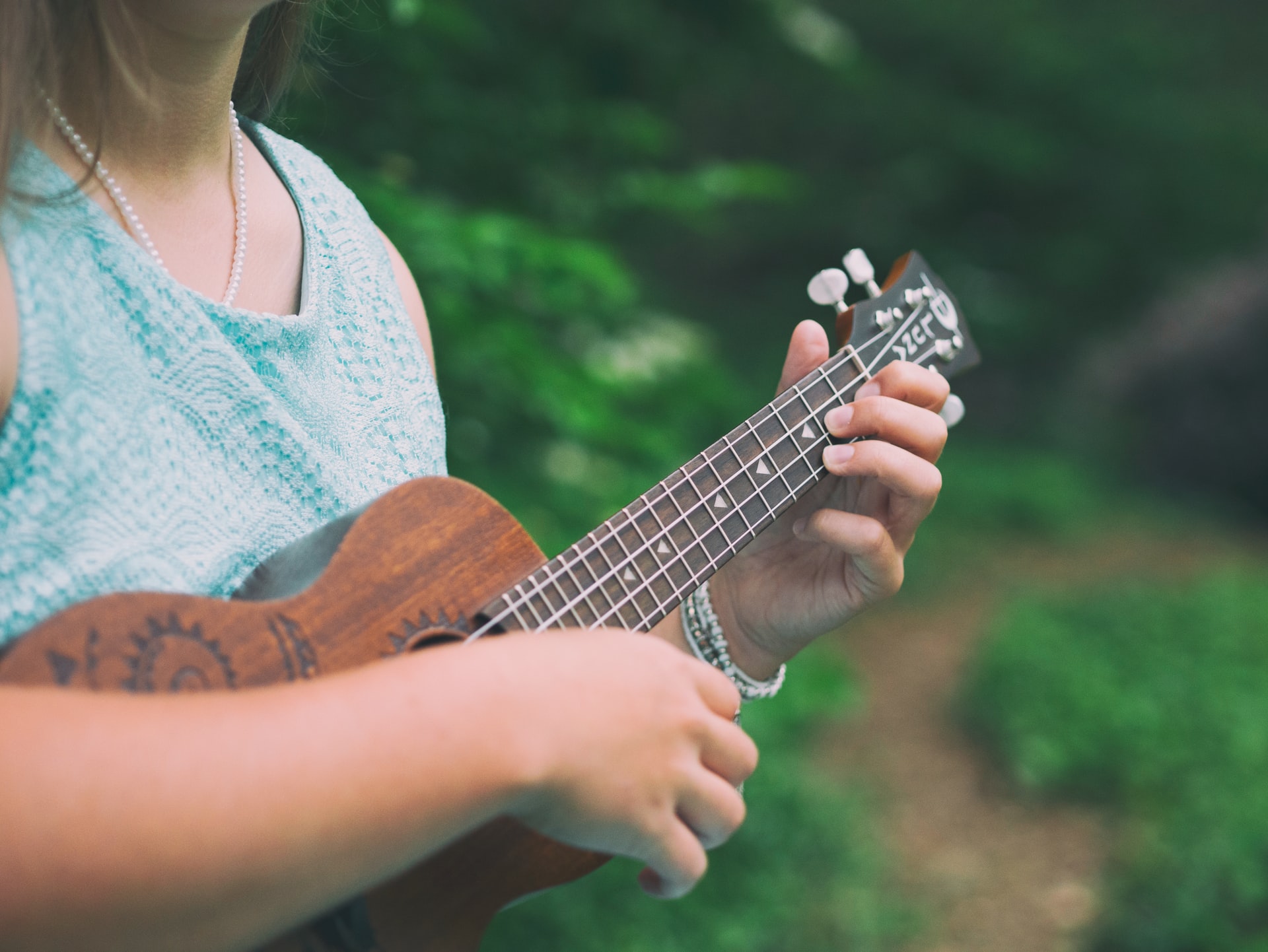 How to Strum a Ukulele â€“ 5 Best Tips for Beginners